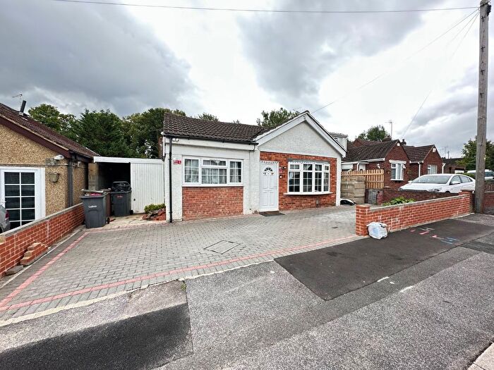 3 Bedroom Detached Bungalow To Rent In Derby Road, Luton, Bedfordshire, LU4
