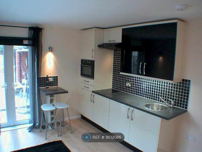 Studio To Rent In Langhorn Road, Southampton, SO16