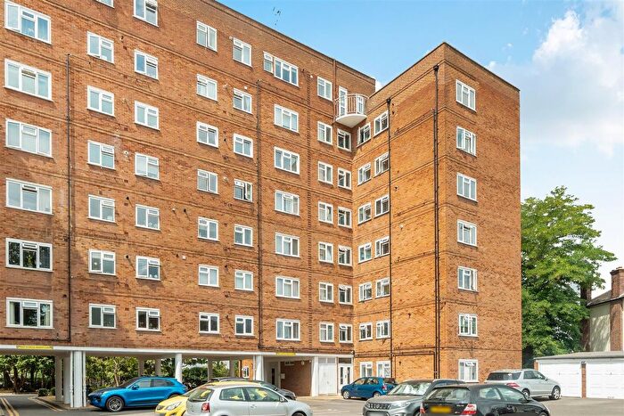 2 Bedroom Flat For Sale In Portsmouth Road, Surbiton, KT6