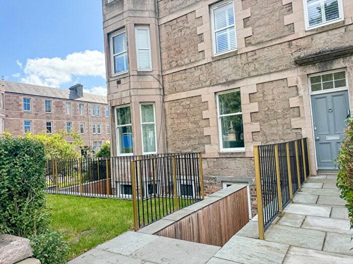 3 Bedroom Flat To Rent In Corstorphine Road, Corstorphine, Edinburgh, EH12
