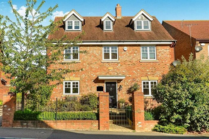 5 Bedroom Detached House To Rent In Garwood Crescent, Grange Farm, Milton Keynes, Buckinghamshire, MK8