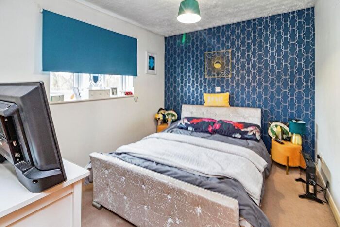 1 Bedroom Flat For Sale In Lynmouth Crescent, Furzton, Milton Keynes, Buckinghamshire, MK4
