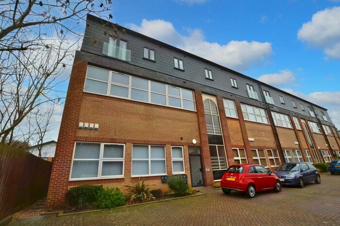 1 Bedroom Flat To Rent In Soothouse Spring, St Albans, AL3