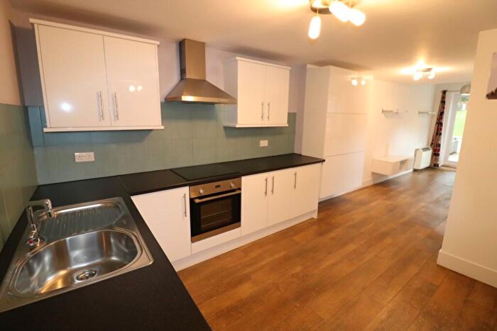 1 Bedroom Flat To Rent In Pinions Road, High Wycombe, HP13