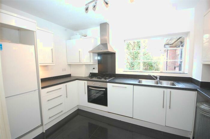 3 Bedroom Apartment To Rent In Brookland Rise, London, NW11