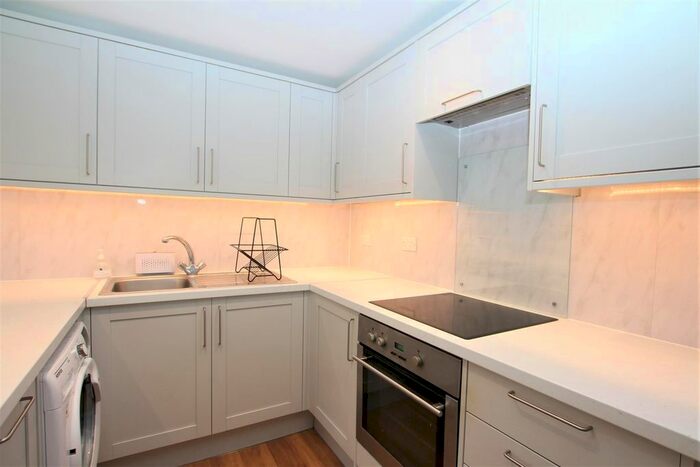 3 Bedroom Maisonette To Rent In Madehurst Close, Brighton, BN2