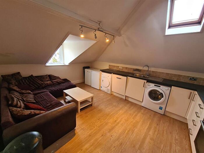 3 Bedroom Flat To Rent In Clifton, Bristol, BS8