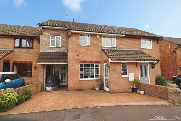 3 Bedroom Semi Detached House For Sale In Osprey Close, Penarth, CF64