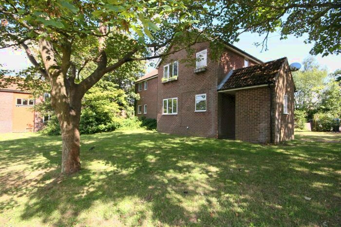 Studio To Rent In Hawkwell, Fleet, GU52