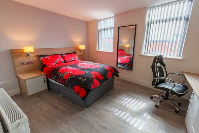 5 Bedroom Apartment To Rent In Kensington, Kensington, L7