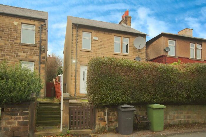 3 Bedroom Detached House To Rent In Scale Hill, Huddersfield, West Yorkshire, HD2