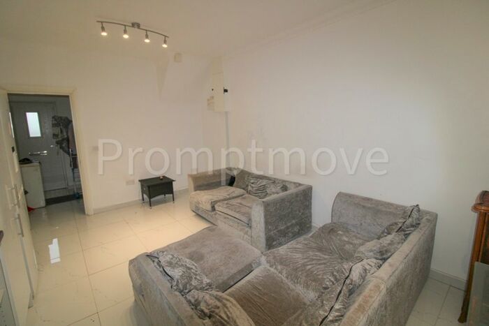 2 Bedroom Property To Rent In Warwick Road West, Luton, LU4