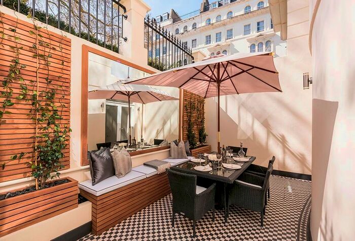 3 Bedroom Flat To Rent In Kensington Gardens Square, London, W2