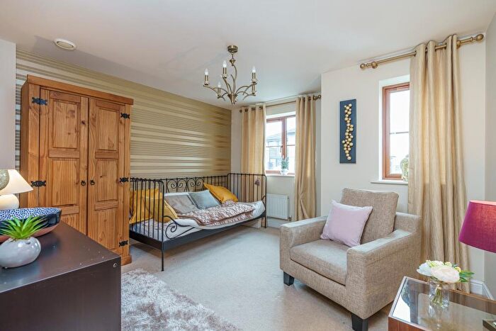 4 Bedroom Town House To Rent In John North Close, High Wycombe, HP11