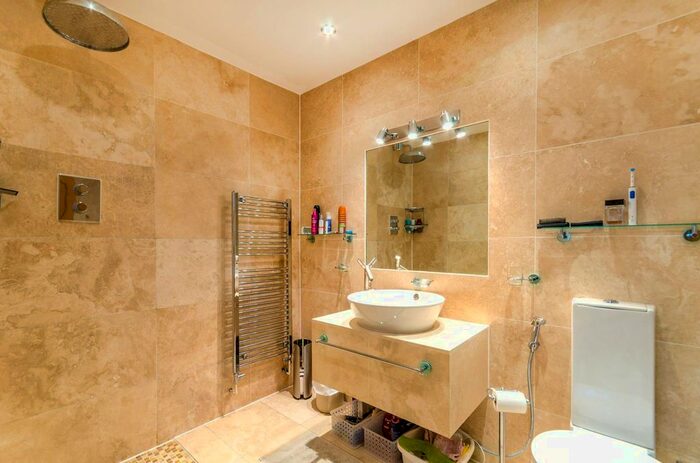 4 Bedroom Flat To Rent In Friern Barnet, Friern Barnet, London N11