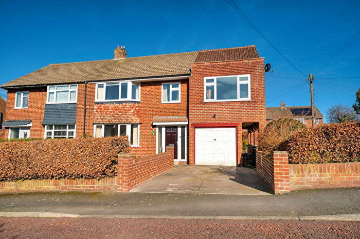 4 Bedroom Semi-Detached House For Sale In Fellside Avenue, Sunniside, NE16