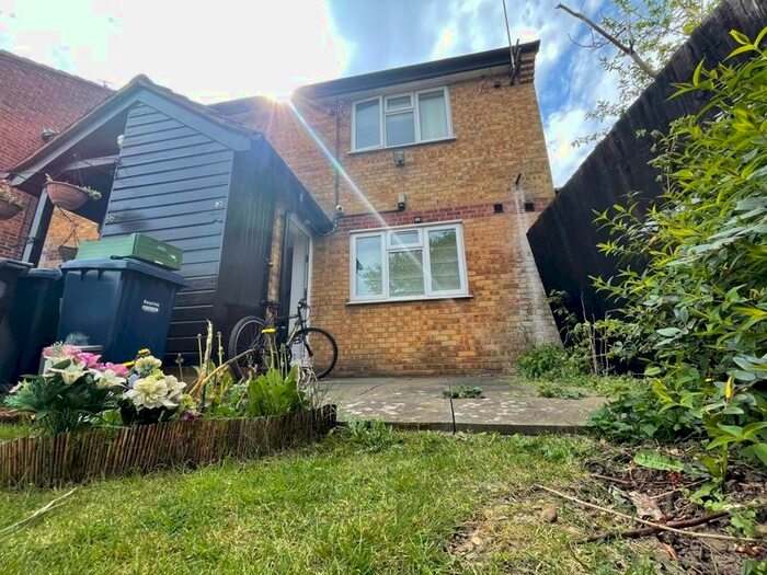 1 Bedroom Maisonette To Rent In Springwood Crescent, Edgware, HA8