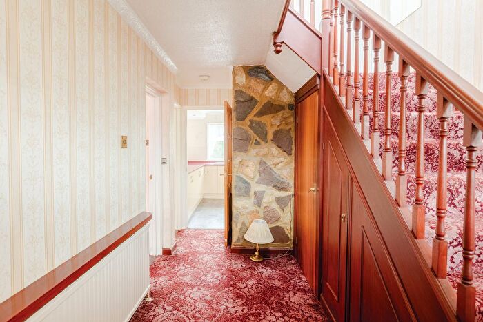 3 Bedroom Semi-Detached House For Sale In Woodside Road, Downend, BS16