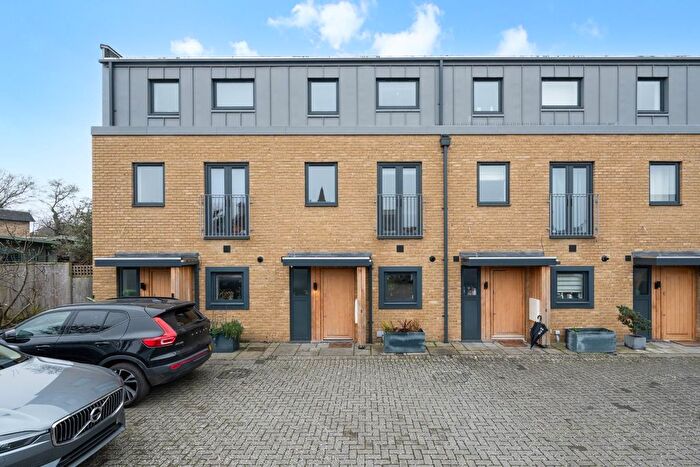 3 Bedroom Town House For Sale In Timberyard Mews, Worcester Park, KT4