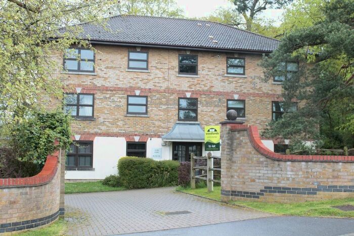 2 Bedroom Flat To Rent In Alpine Road, Redhill, RH1