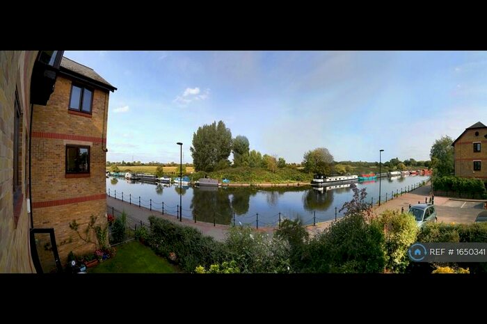 2 Bedroom Flat To Rent In Riverside Close, London, E5