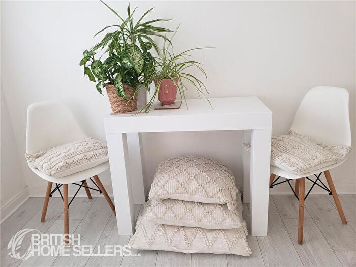 2 Bedroom Apartment For Sale In Grand Avenue, Hove, East Sussex, BN3