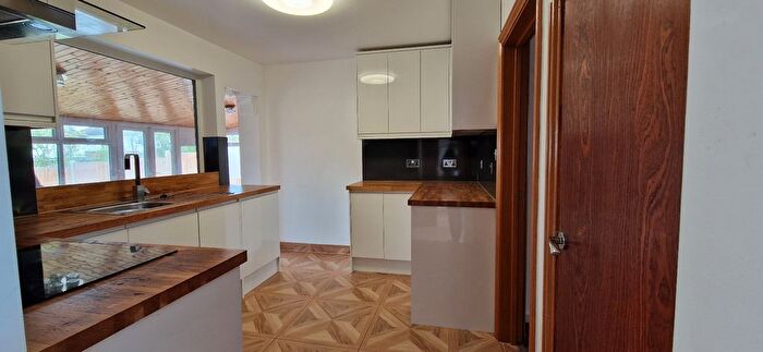 5 Bedroom Detached House To Rent In Green Lane, Edgware, HA8