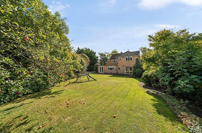 4 Bedroom Link Detached House To Rent In Calder Avenue, Brookmans Park, Hatfield, AL9