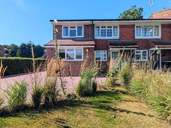 3 Bedroom End Of Terrace House To Rent In Bentley Close, Chatham, ME5