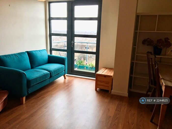 1 Bedroom Flat To Rent In Southgate Road, London, N1