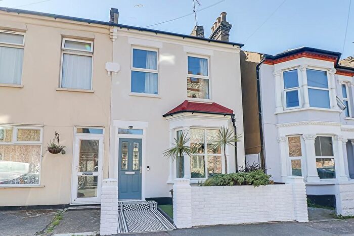 3 Bedroom Semi-Detached House For Sale In St. Johns Road, Westcliff-On-Sea, SS0