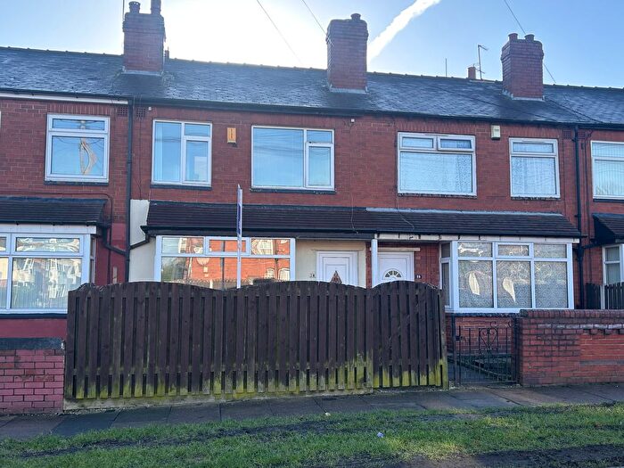 3 Bedroom Terraced House To Rent In Grovehall Road, Leeds, LS11