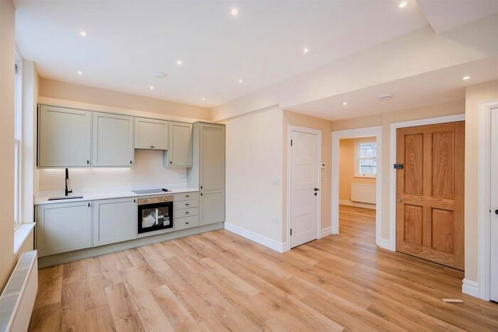 1 Bedroom Flat To Rent In Orford Road, London, E17