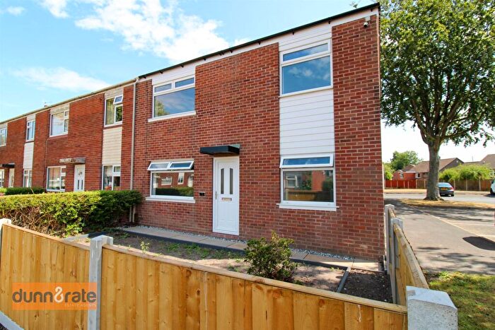 3 Bedroom Town House For Sale In Dryburg Walk, Bucknall, Stoke-On-Trent, ST2