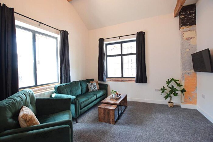 1 Bedroom Apartment To Rent In Apt Gothic House - Student Apartment - /, LN5