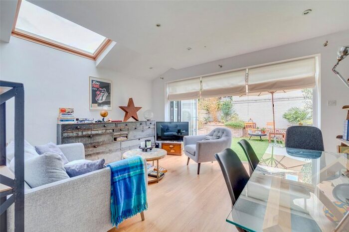 2 Bedroom Flat To Rent In Bramber Road, London, W14