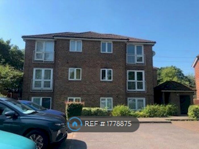 1 Bedroom Flat To Rent In Moselle Court, Southampton, SO15