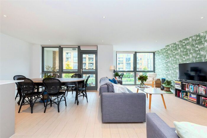 2 Bedroom Flat To Rent In Canalside Square, London, N1