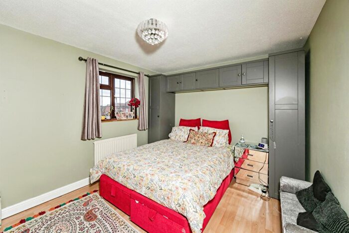 3 Bedroom End Of Terrace House For Sale In Harrington Close, Lower Earley, Reading, RG6