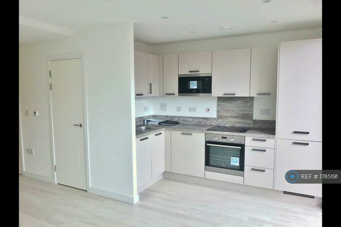 1 Bedroom Flat To Rent In Blondin Way, London, SE16