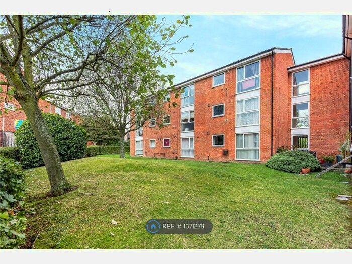 2 Bedroom Flat To Rent In Cranston Close, Ickenham, Uxbridge, UB10