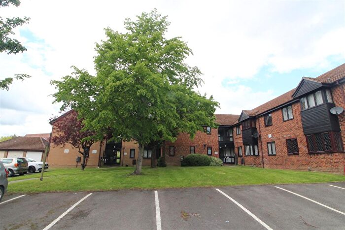 Studio For Sale In Ashmere Close, Calcot, Reading, RG31