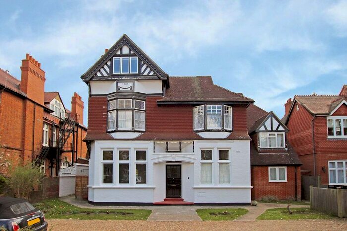 1 Bedroom Flat To Rent In Walpole Gardens, Twickenham, TW2