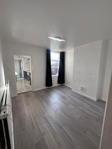 3 Bedroom Property To Rent In Russell Street, Luton, LU1