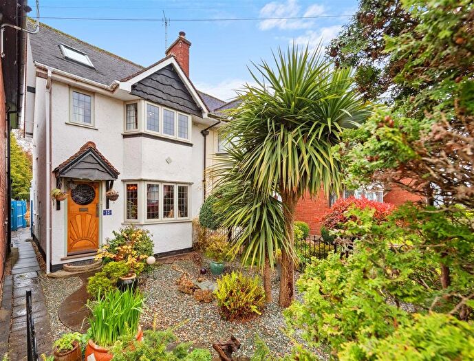 3 Bedroom Semi-Detached House For Sale In Slater Road, Bentley Heath, B93