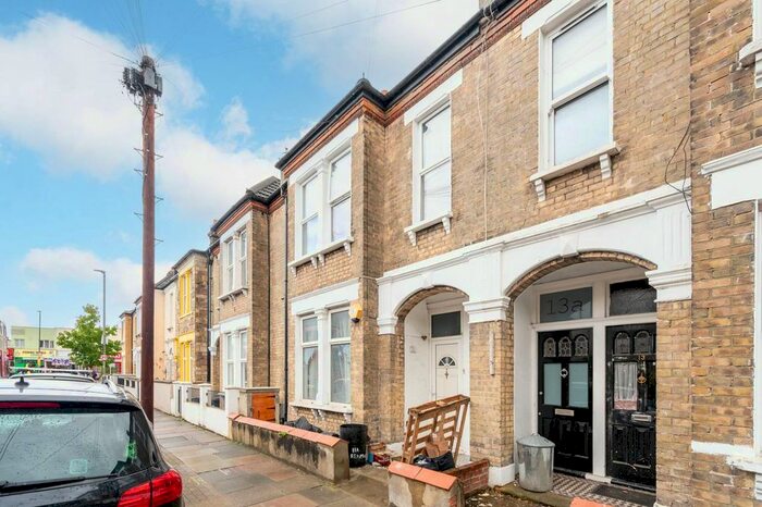 3 Bedroom Flat To Rent In Renmuir Street, Tooting, London, SW17