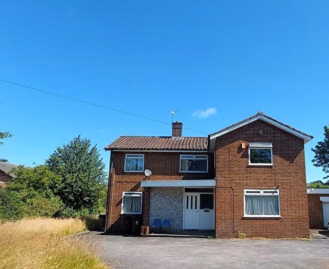 4 Bedroom Detached House To Rent In Parsonage Road, Bradford, West Yorkshire, BD4