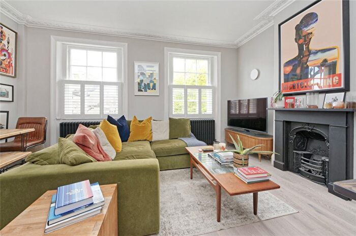 2 Bedroom Flat To Rent In Westbourne Grove, London, Uk, W11