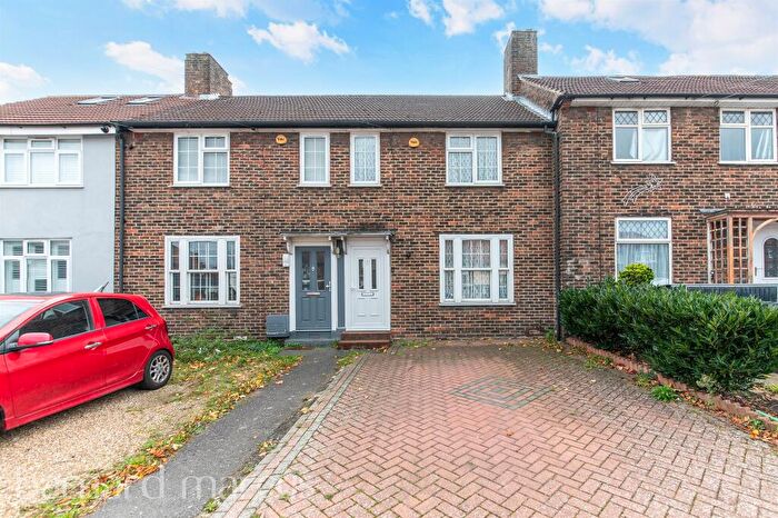 3 Bedroom Terraced House For Sale In Middleton Road, Morden, SM4