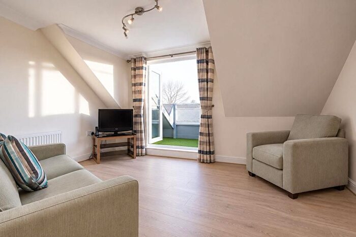 2 Bedroom Flat To Rent In Napier Place, Kensington, London, W14